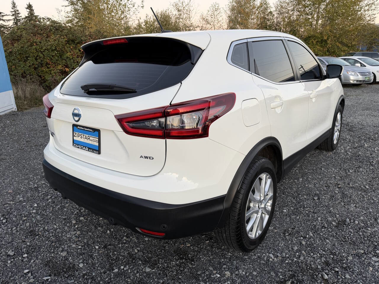 Used 2022 Nissan Rogue Sport S image 3