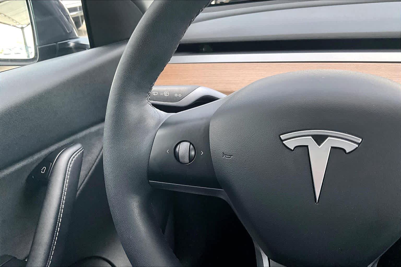 Used 2022 Tesla Model Y Long Range AWD/4WD image 20