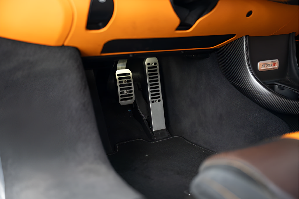 Used 2018 McLaren 570S Spider RWD image 37