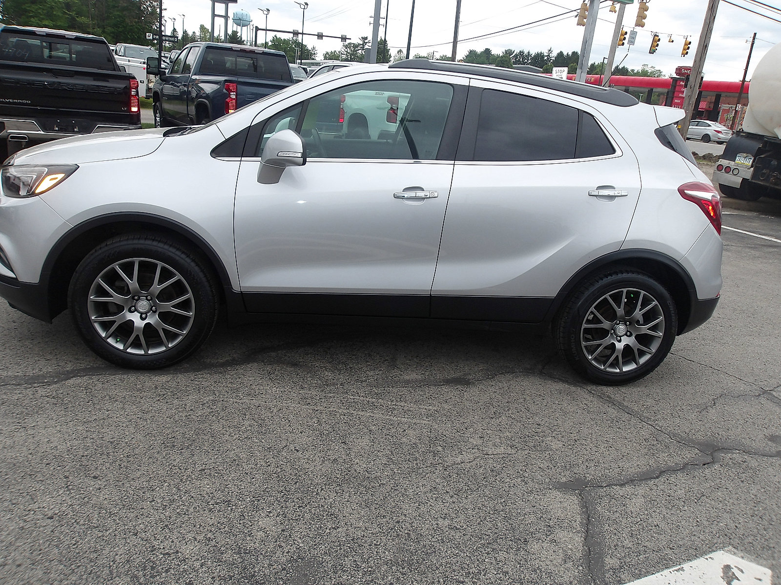 Used 2018 Buick Encore Sport Touring FWD image 4