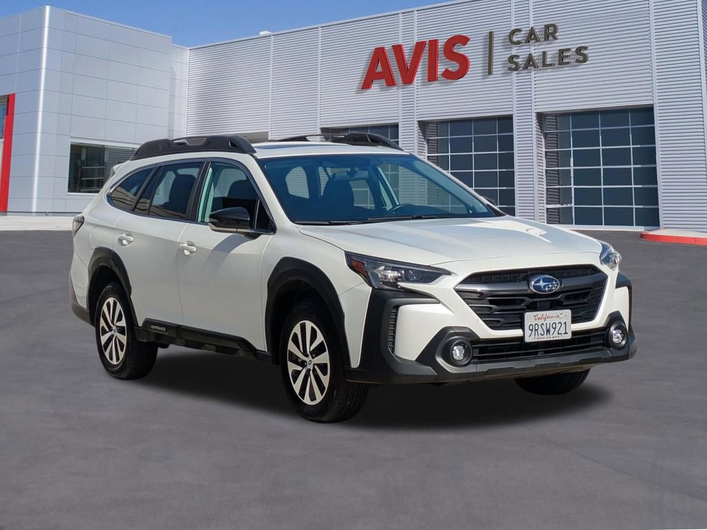 Used 2025 Subaru Outback Premium image 3