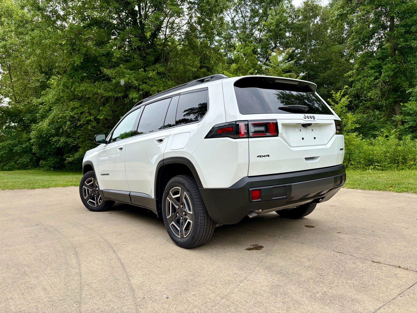 New 2026 Jeep Cherokee Limited AWD/4WD image 9
