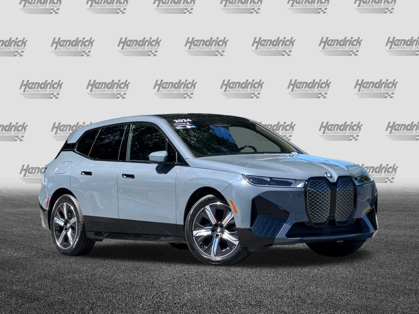 Used 2024 BMW iX xDrive50 w/ Sport Package AWD/4WD image 2