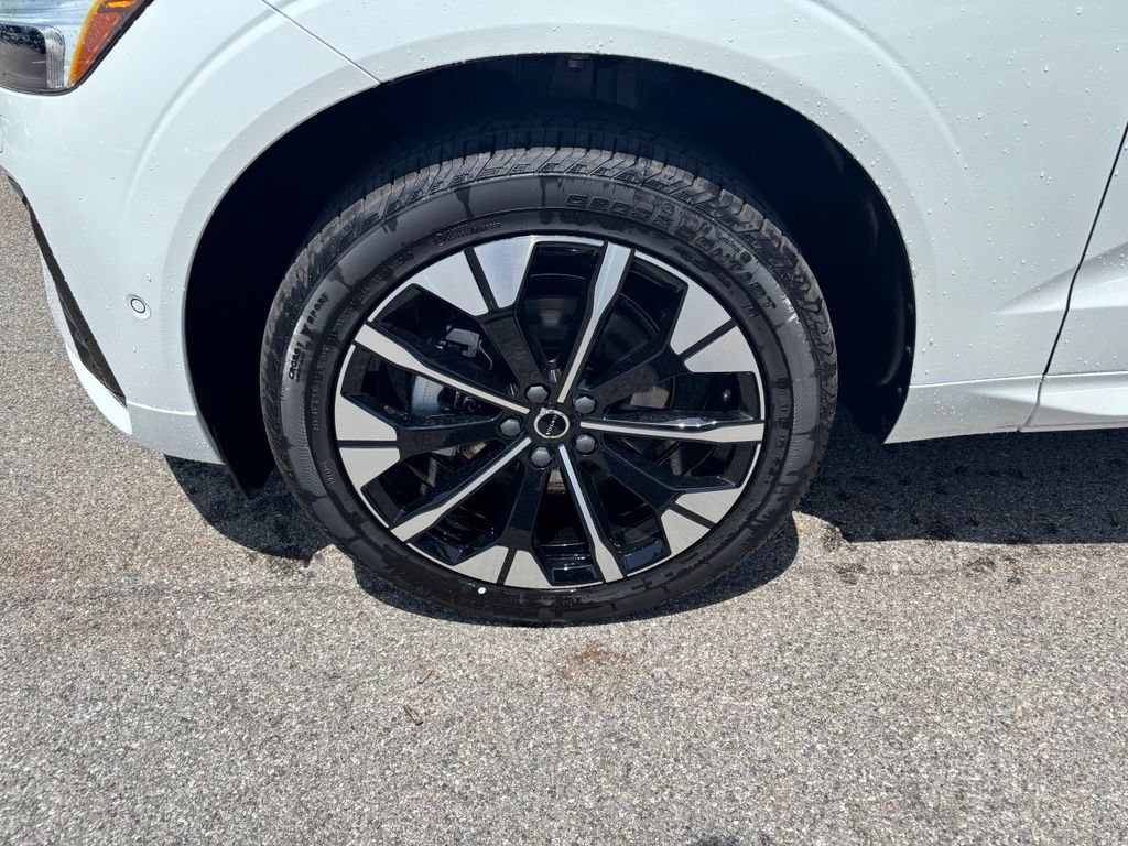 New 2026 Volvo XC60 B5 Plus w/ Protection Package Premier AWD/4WD image 9