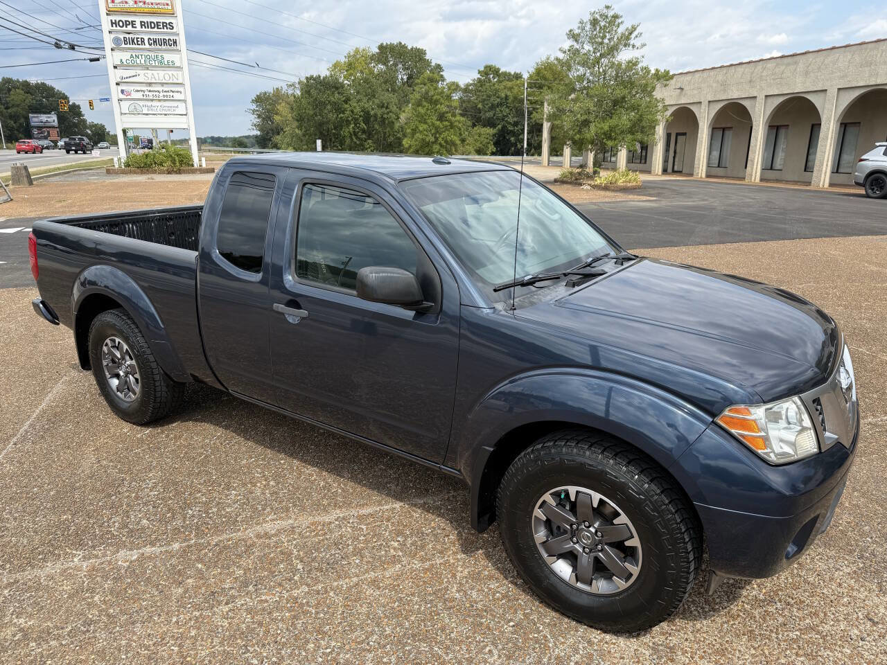 Used 2016 Nissan Frontier Desert Runner image 3