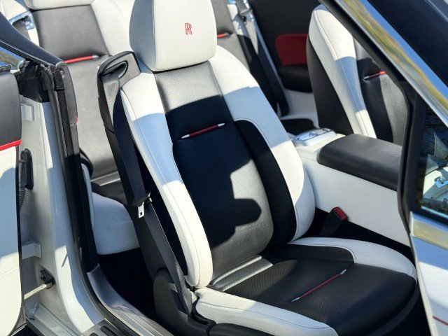 Used 2018 Rolls-Royce Dawn image 36