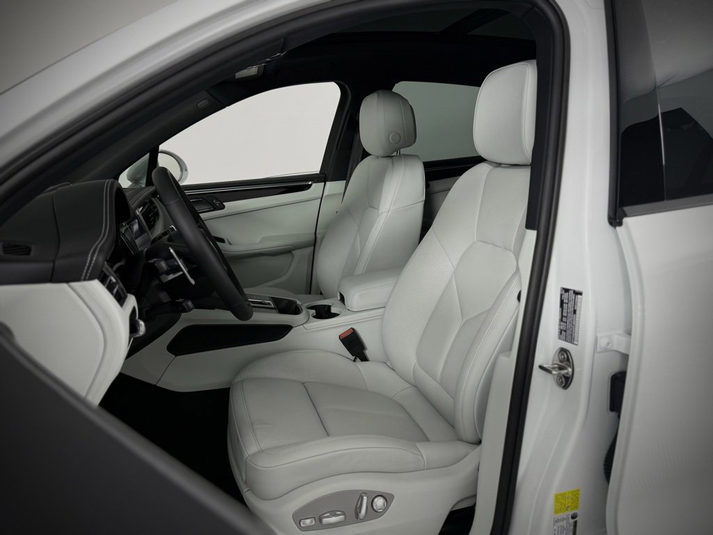 New 2026 Porsche Macan image 5