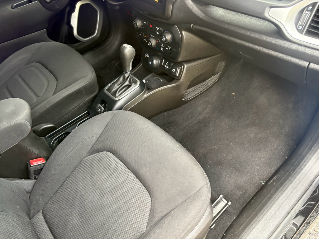Used 2021 Jeep Renegade Latitude AWD/4WD image 25