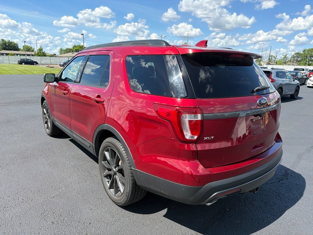 Used 2017 Ford Explorer XLT w/ Equipment Group 202A FWD image 5
