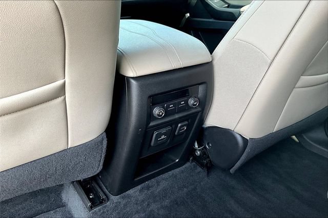 Used 2023 Chevrolet Traverse LT w/ LT Premium Package AWD/4WD image 10