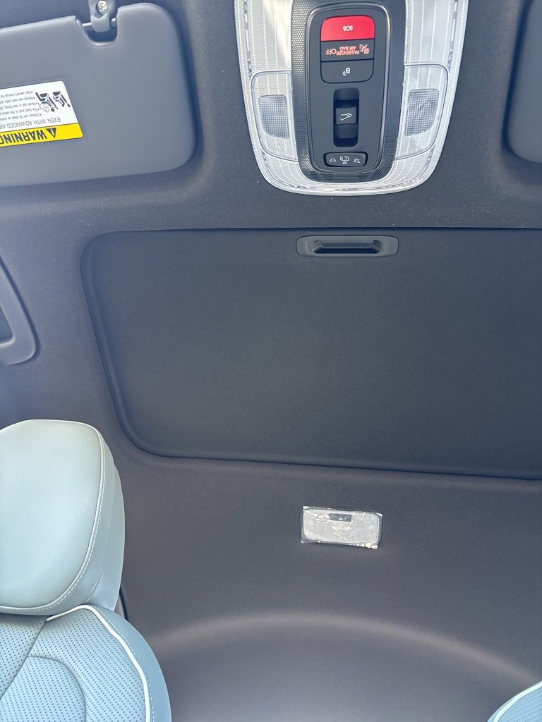 New 2025 Hyundai Elantra Limited image 25