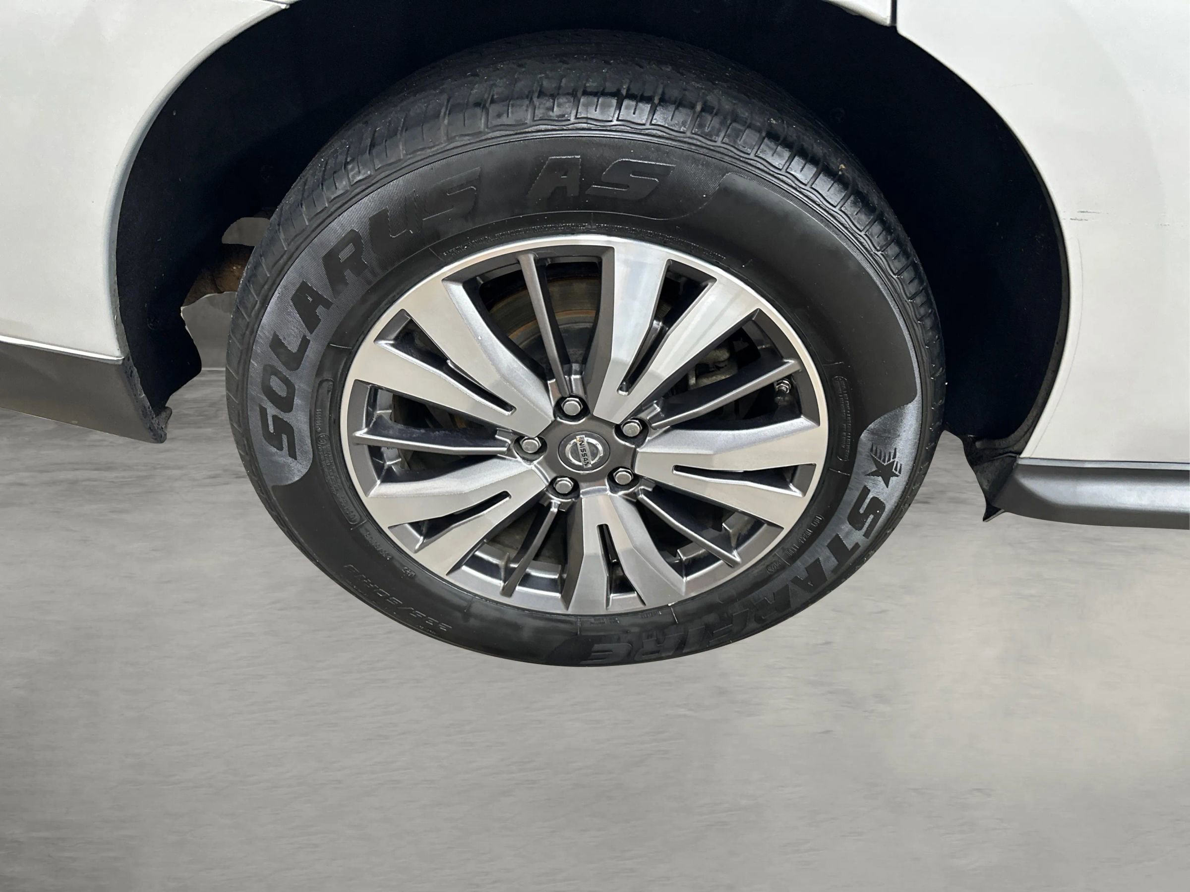 Used 2019 Nissan Pathfinder SV image 16