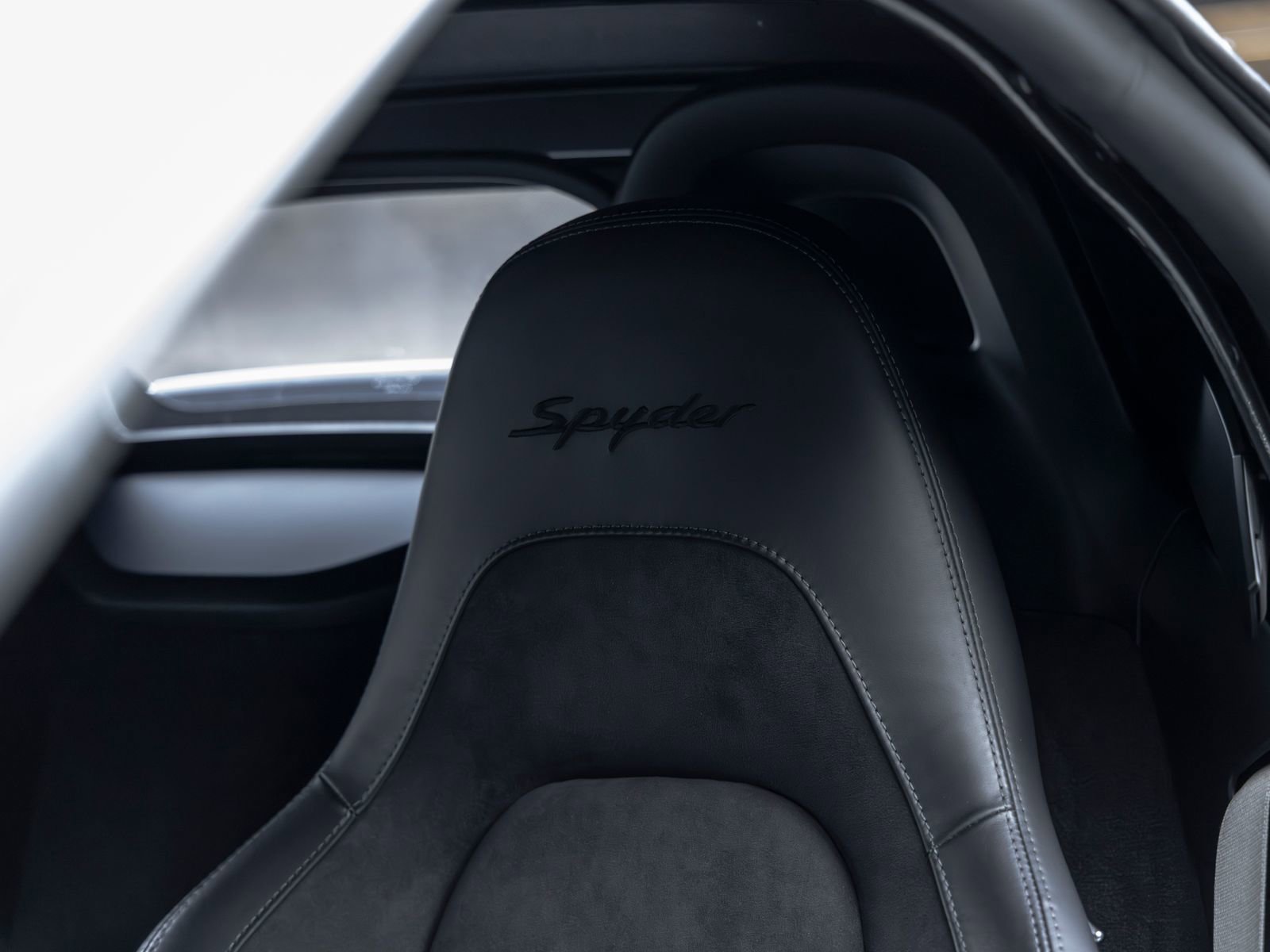 Used 2021 Porsche 718 Boxster Spyder RWD image 26