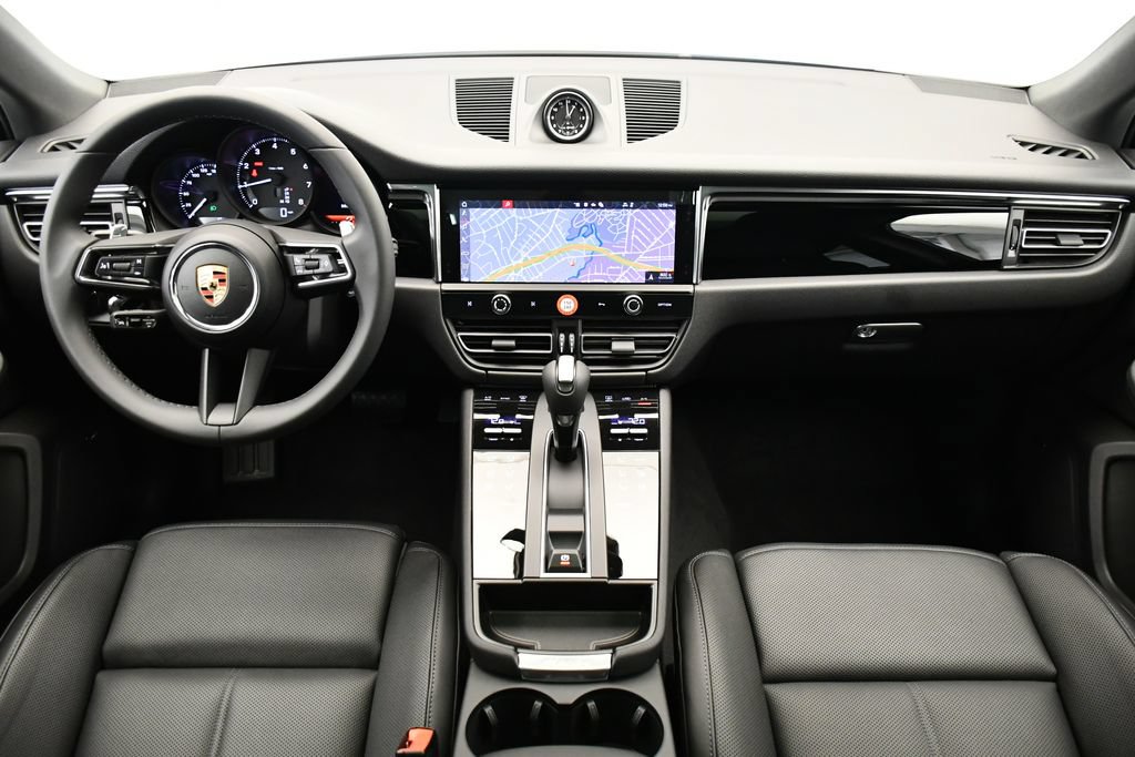 Certified 2026 Porsche Macan AWD/4WD image 24