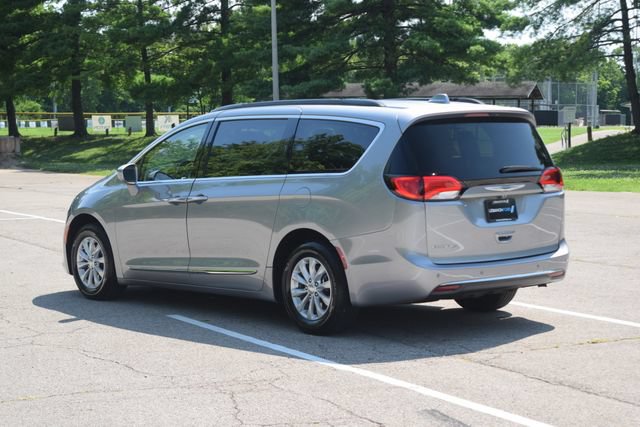 Used 2017 Chrysler Pacifica Touring-L FWD image 24