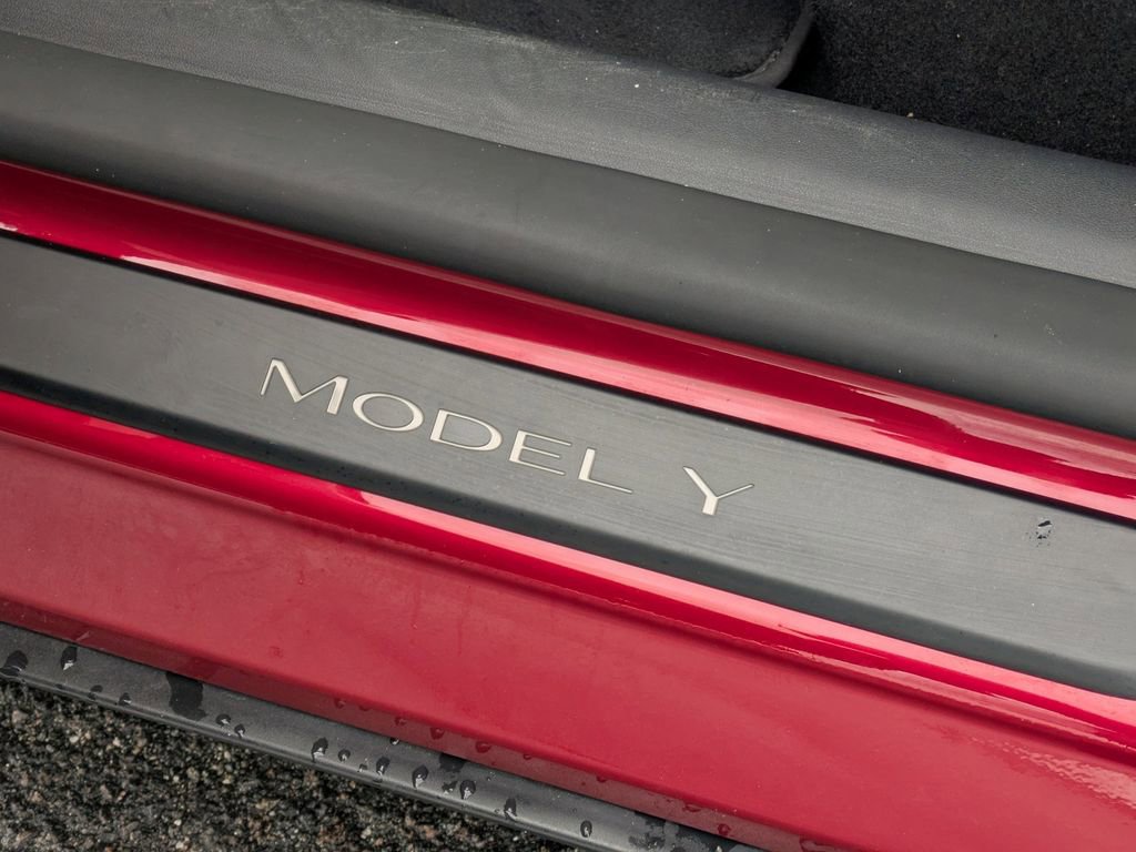 Used 2024 Tesla Model Y Long Range image 14
