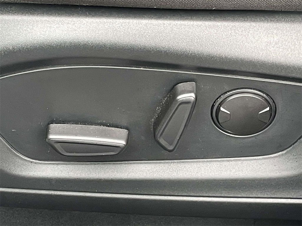 Used 2024 Ford Explorer XLT image 14