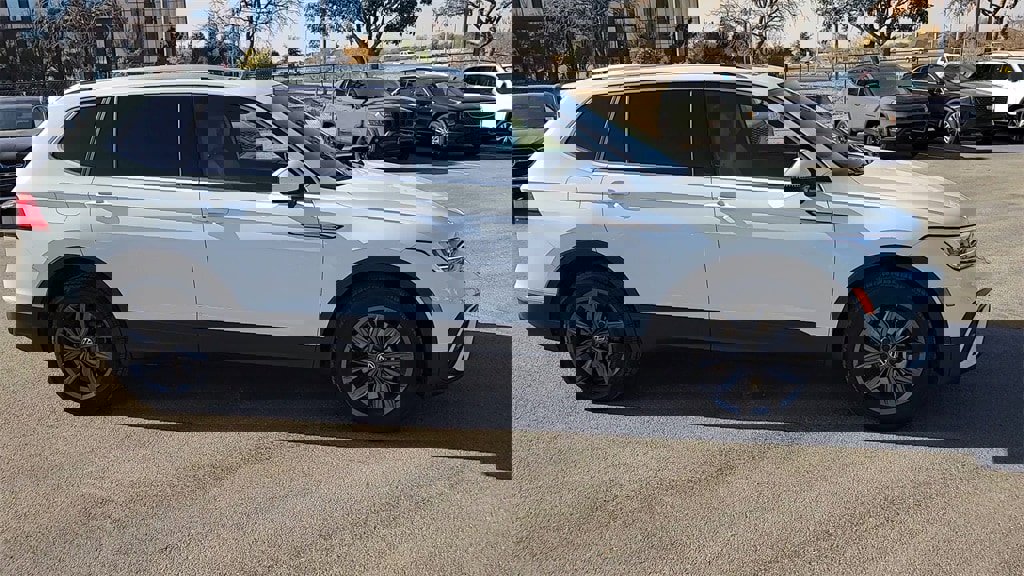 Used 2022 Volkswagen Tiguan SE image 9