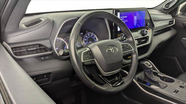 Used 2024 Toyota Highlander XSE FWD image 27