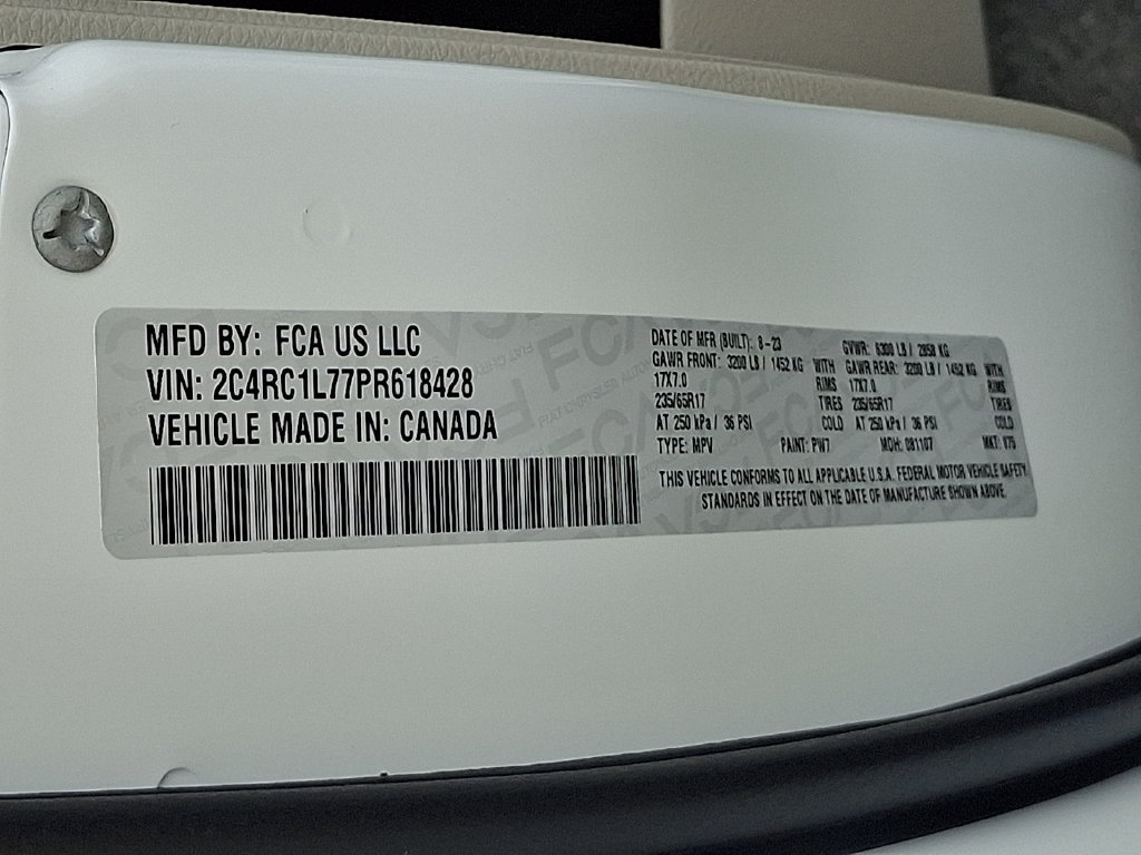 Used 2023 Chrysler Pacifica Touring-L FWD image 26