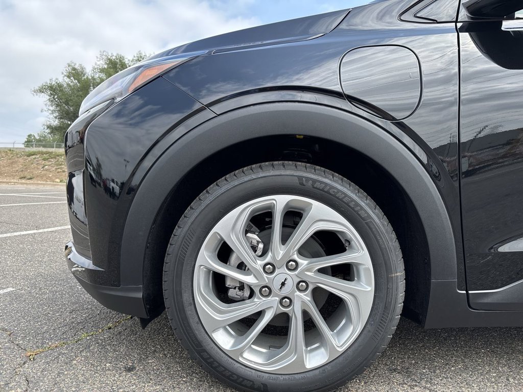 New 2027 Chevrolet Bolt LT w/ Comfort Package FWD image 32