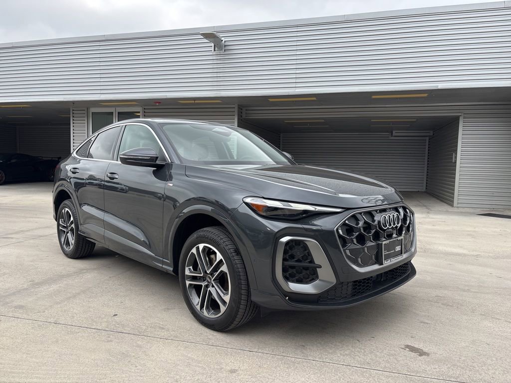 Used 2025 Audi Q5 Premium w/ Convenience Package AWD/4WD image 3