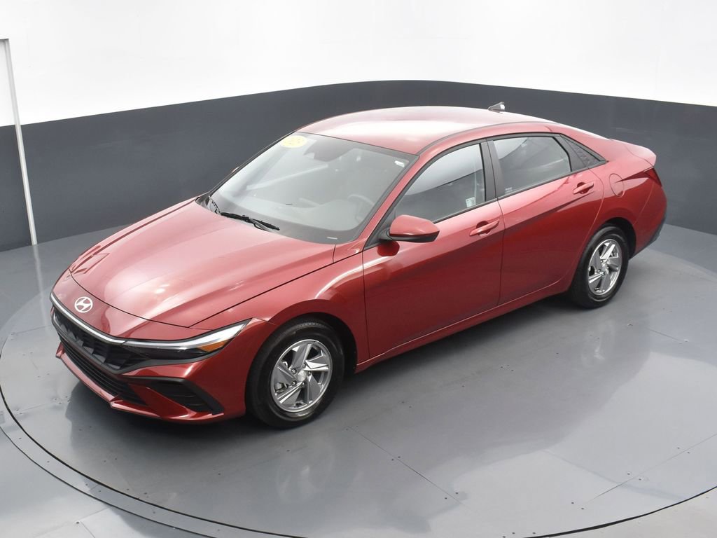 Used 2025 Hyundai Elantra SE image 20