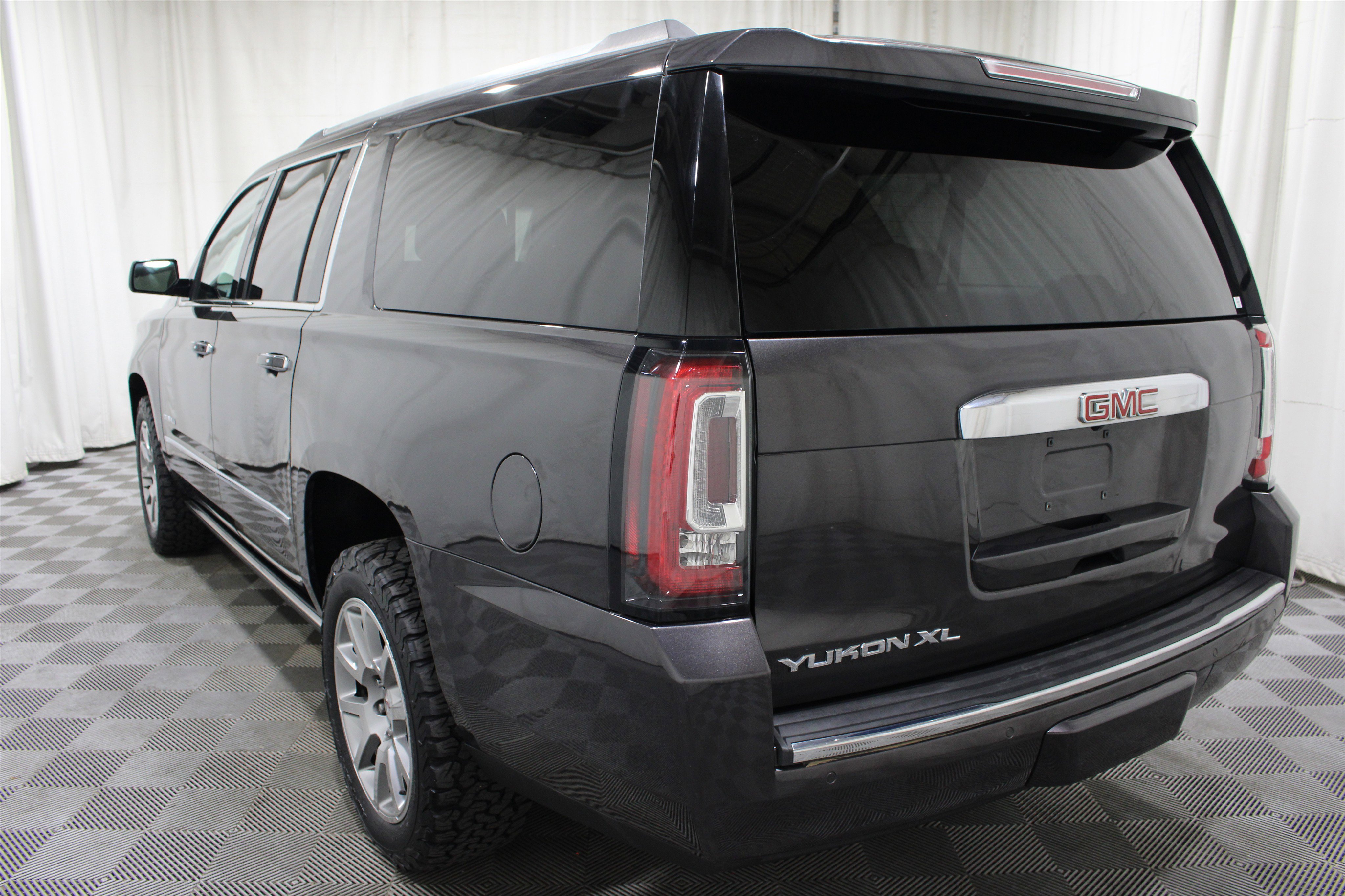 Used 2017 GMC Yukon XL Denali w/ Open Road Package image 39