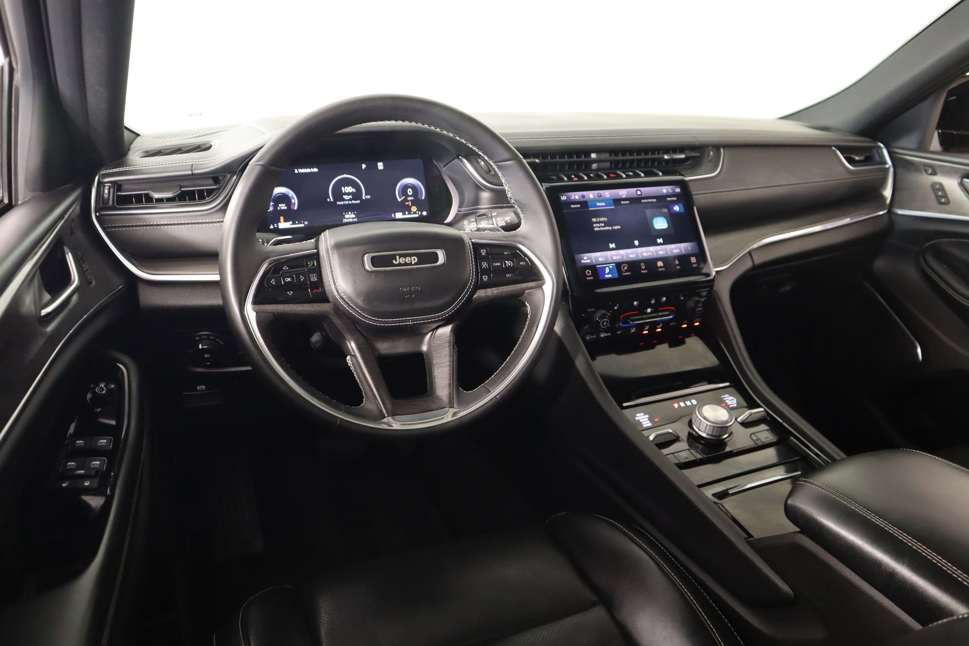 Used 2024 Jeep Grand Cherokee L Overland w/ Luxury Tech Group IV image 3