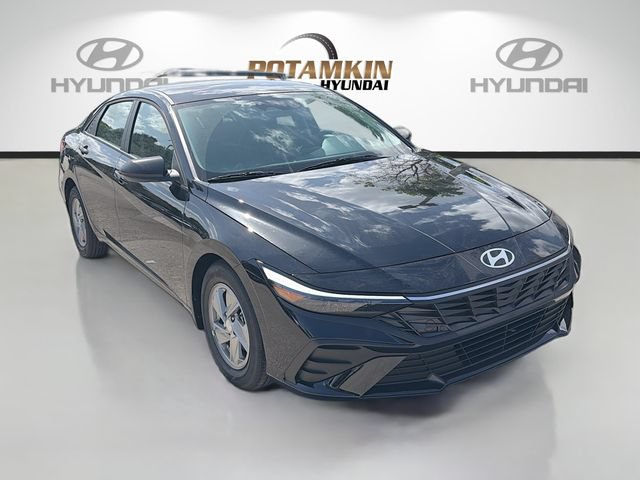 New 2026 Hyundai Elantra SE FWD image 3