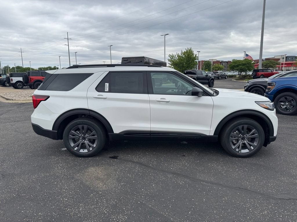 New 2026 Ford Explorer Active w/ Active Comfort Package AWD/4WD image 2