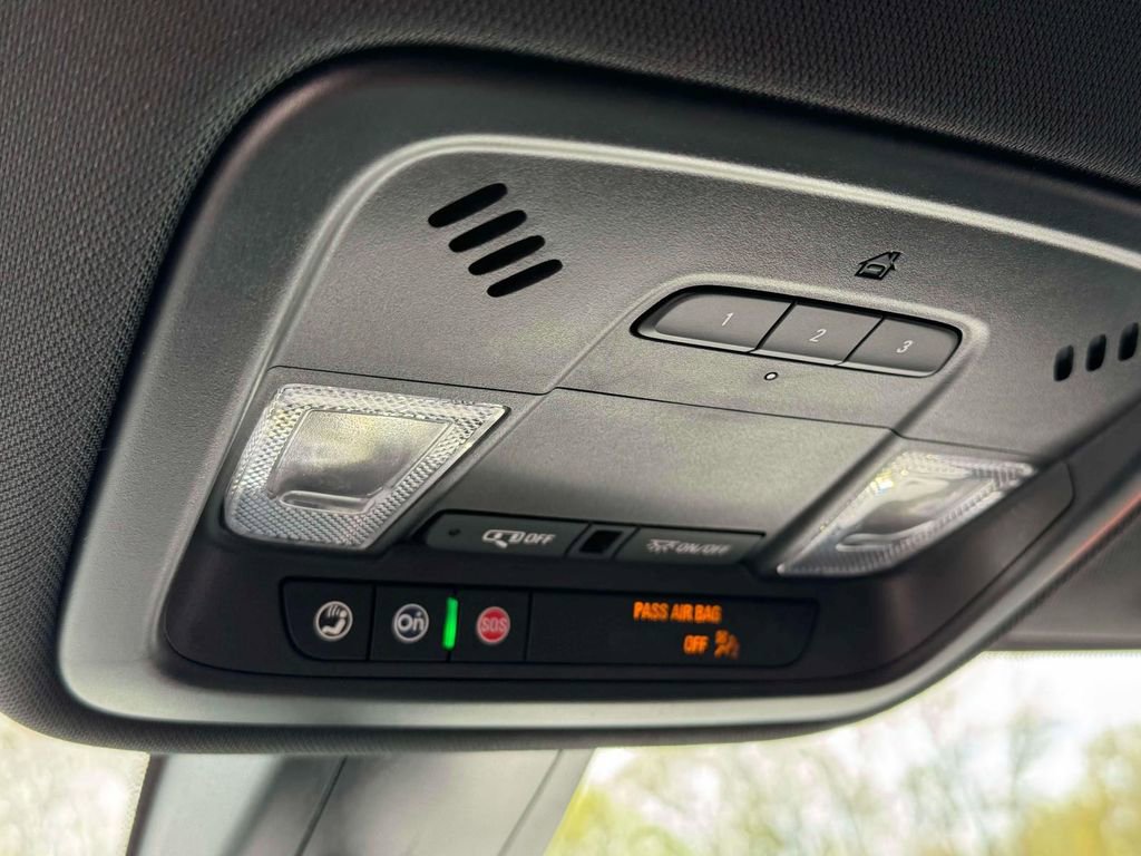 Used 2023 Chevrolet Traverse LT w/ LT Premium Package AWD/4WD image 29