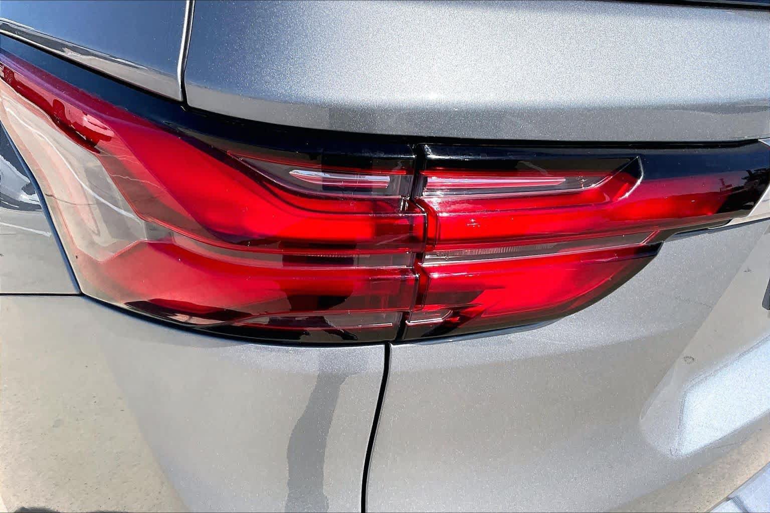 Used 2023 Chevrolet Traverse Premier AWD/4WD image 28