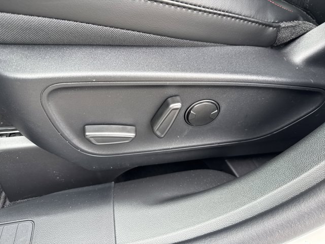 New 2025 Ford Escape ST-Line w/ Tech Pack #1 AWD/4WD image 34