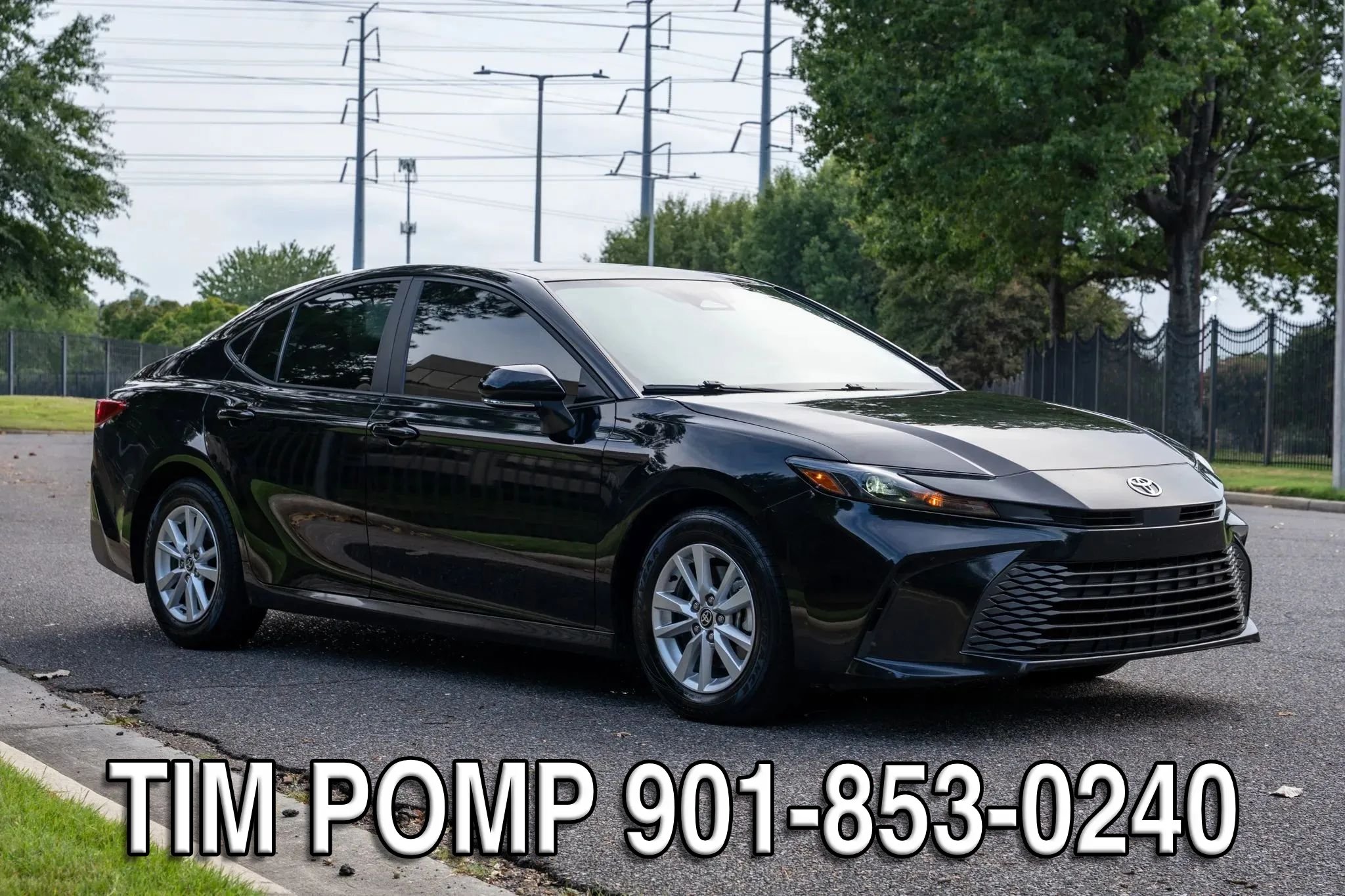 Used 2025 Toyota Camry LE w/ Convenience Package FWD image 4