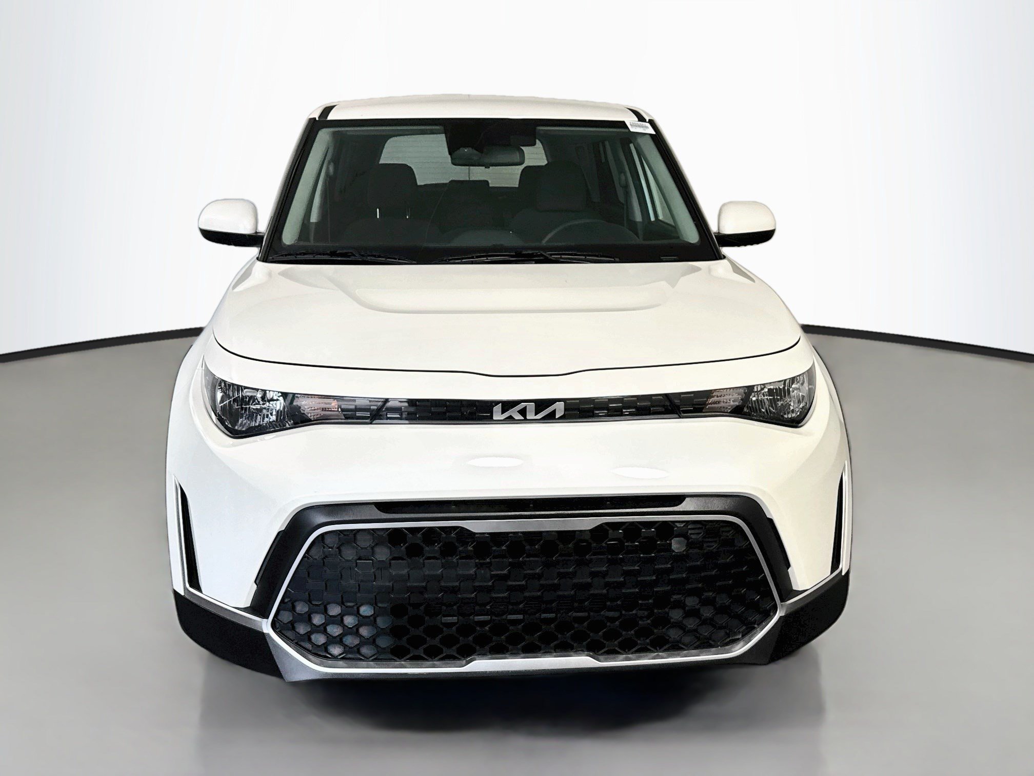 Used 2025 Kia Soul LX FWD image 2