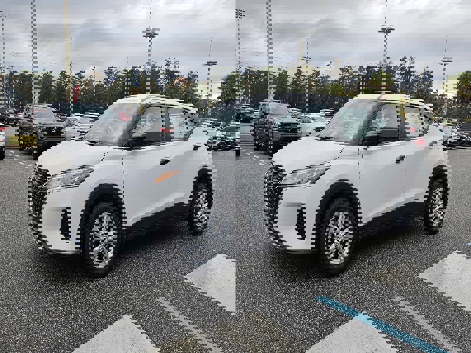 New 2025 Nissan Kicks Play S image 2