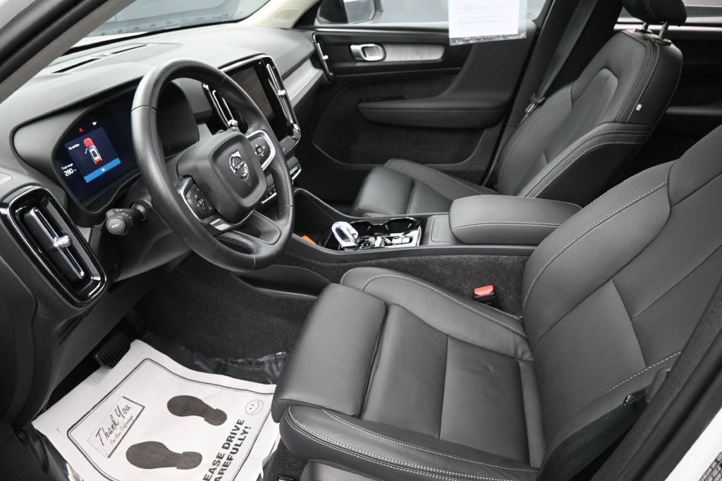 Used 2026 Volvo XC40 B5 Plus AWD/4WD image 32