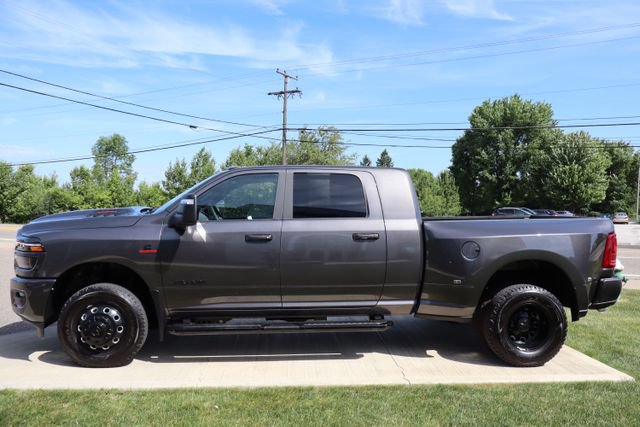 Used 2025 RAM 3500 Laramie AWD/4WD image 38