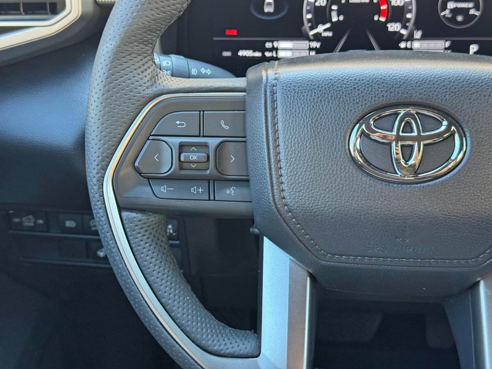 Used 2025 Toyota Tundra Limited AWD/4WD image 22