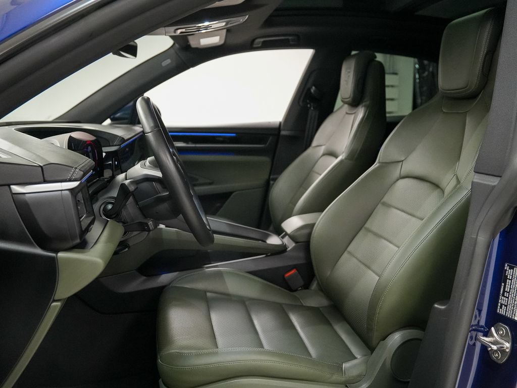 Certified 2024 Porsche Macan 4 Electric AWD/4WD image 5