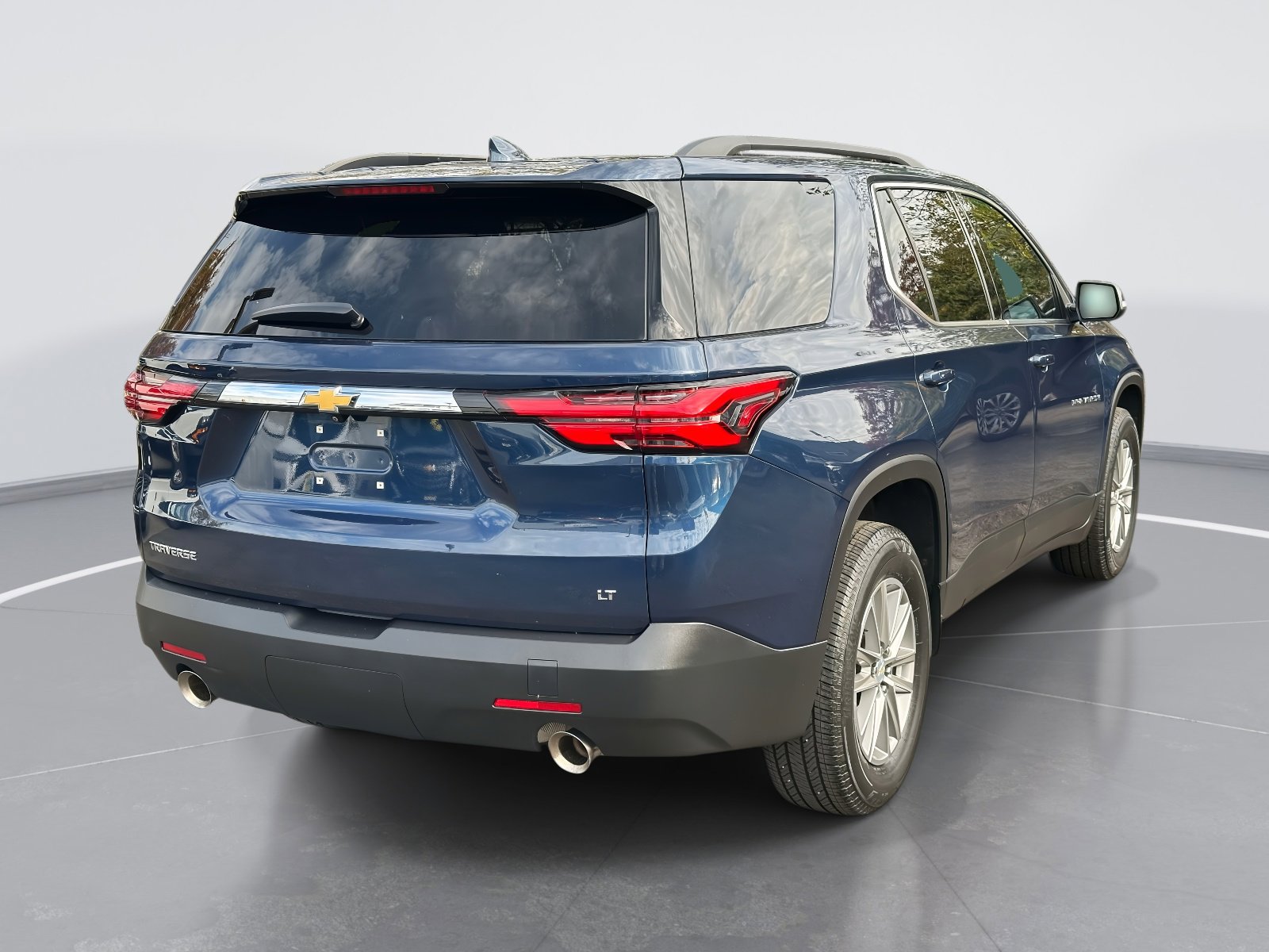 Used 2023 Chevrolet Traverse LT image 5