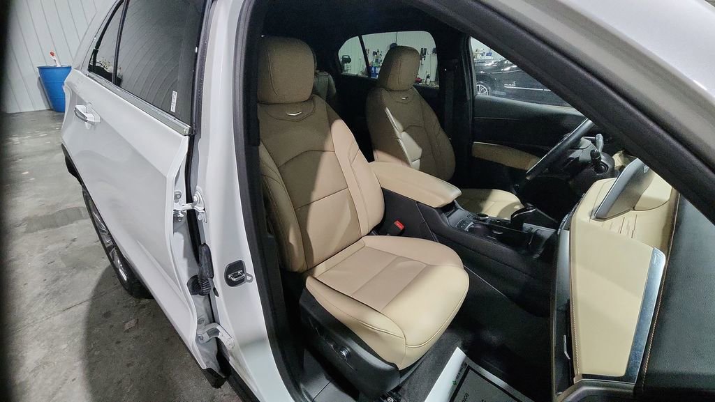 Used 2024 Cadillac XT4 Premium Luxury image 29