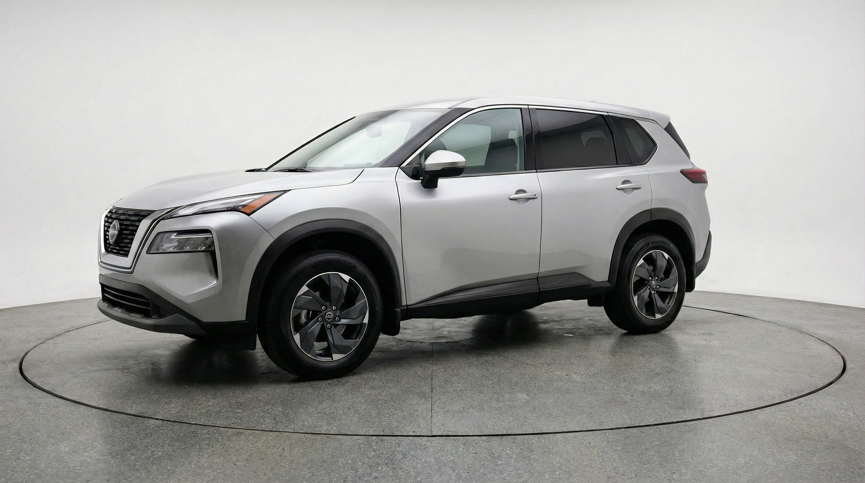 Used 2025 Nissan Rogue SV image 3