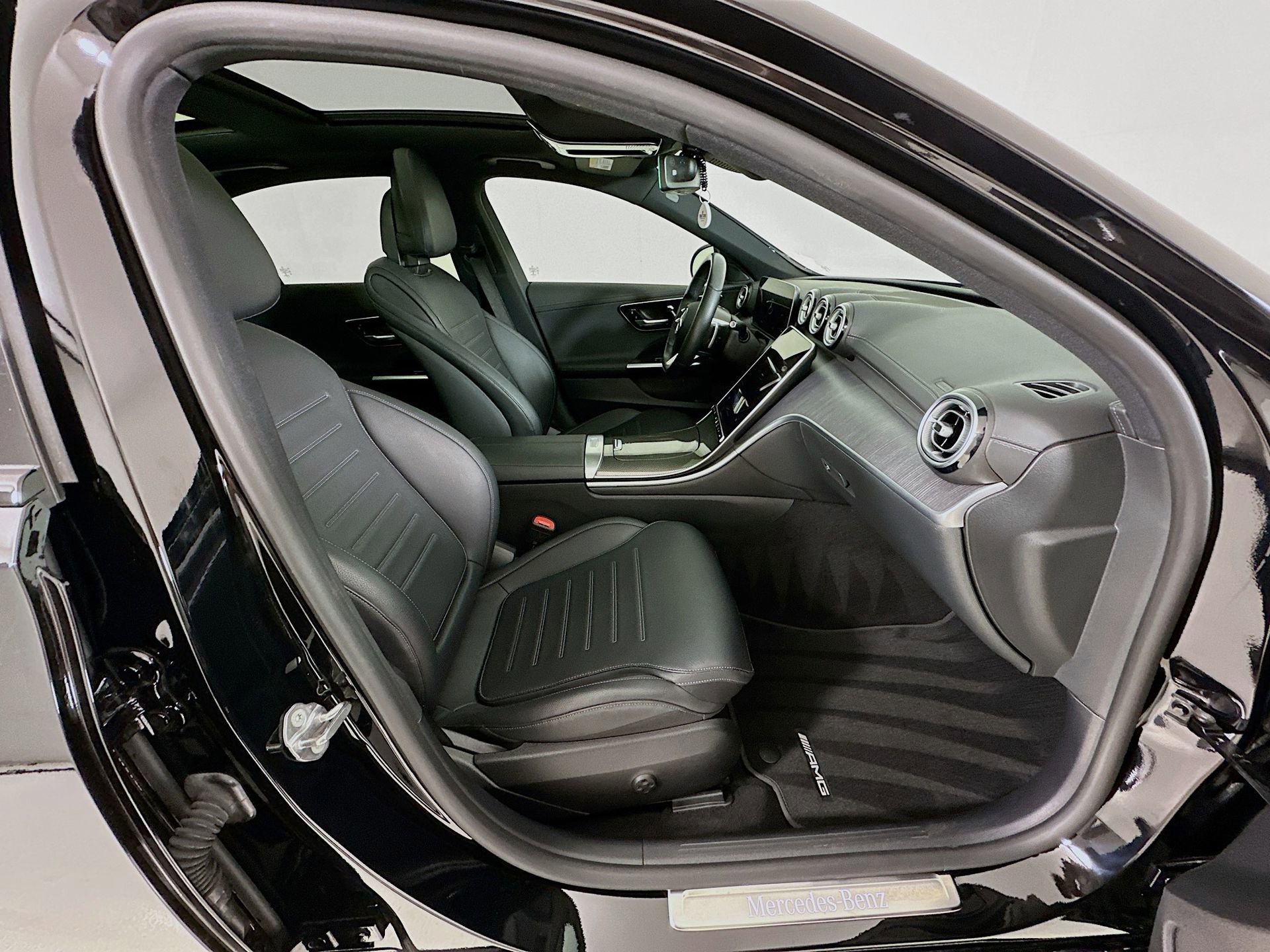 Used 2022 Mercedes-Benz C 300 Sedan image 31