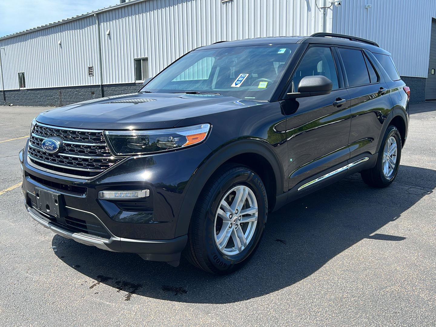 Used 2023 Ford Explorer XLT w/ Equipment Group 202A AWD/4WD image 16
