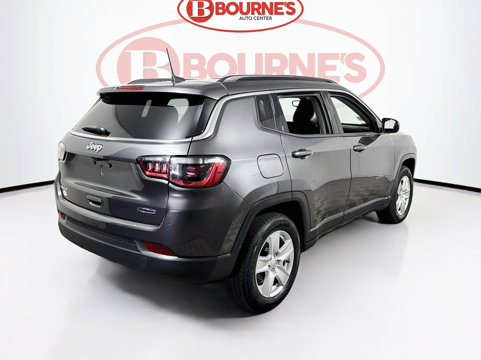 Used 2022 Jeep Compass Latitude AWD/4WD image 8