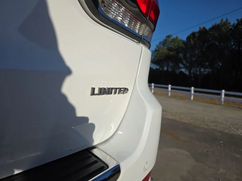 Used 2019 Jeep Grand Cherokee Limited w/ Luxury Group II image 13