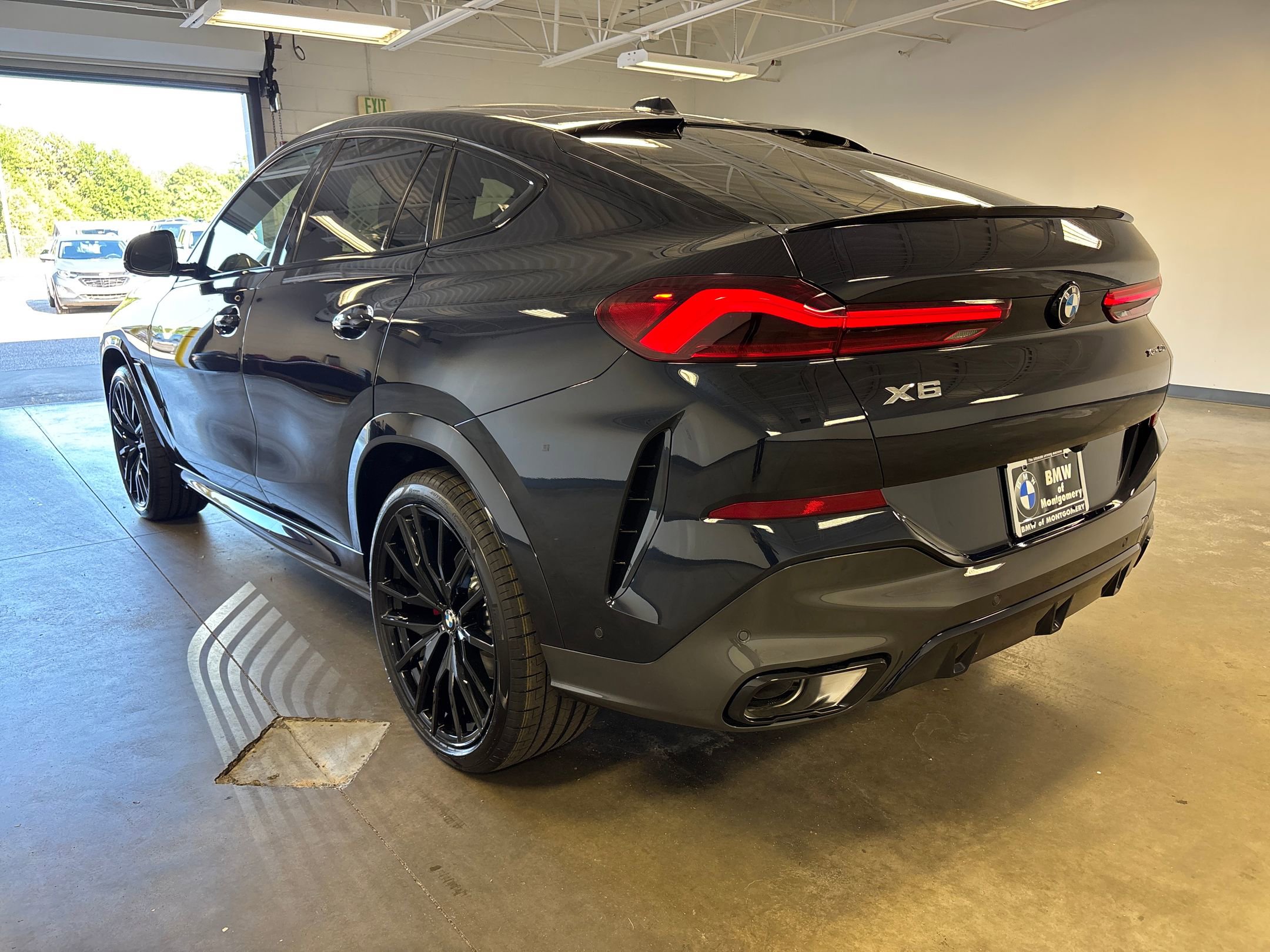 New 2026 BMW X6 xDrive40i image 3