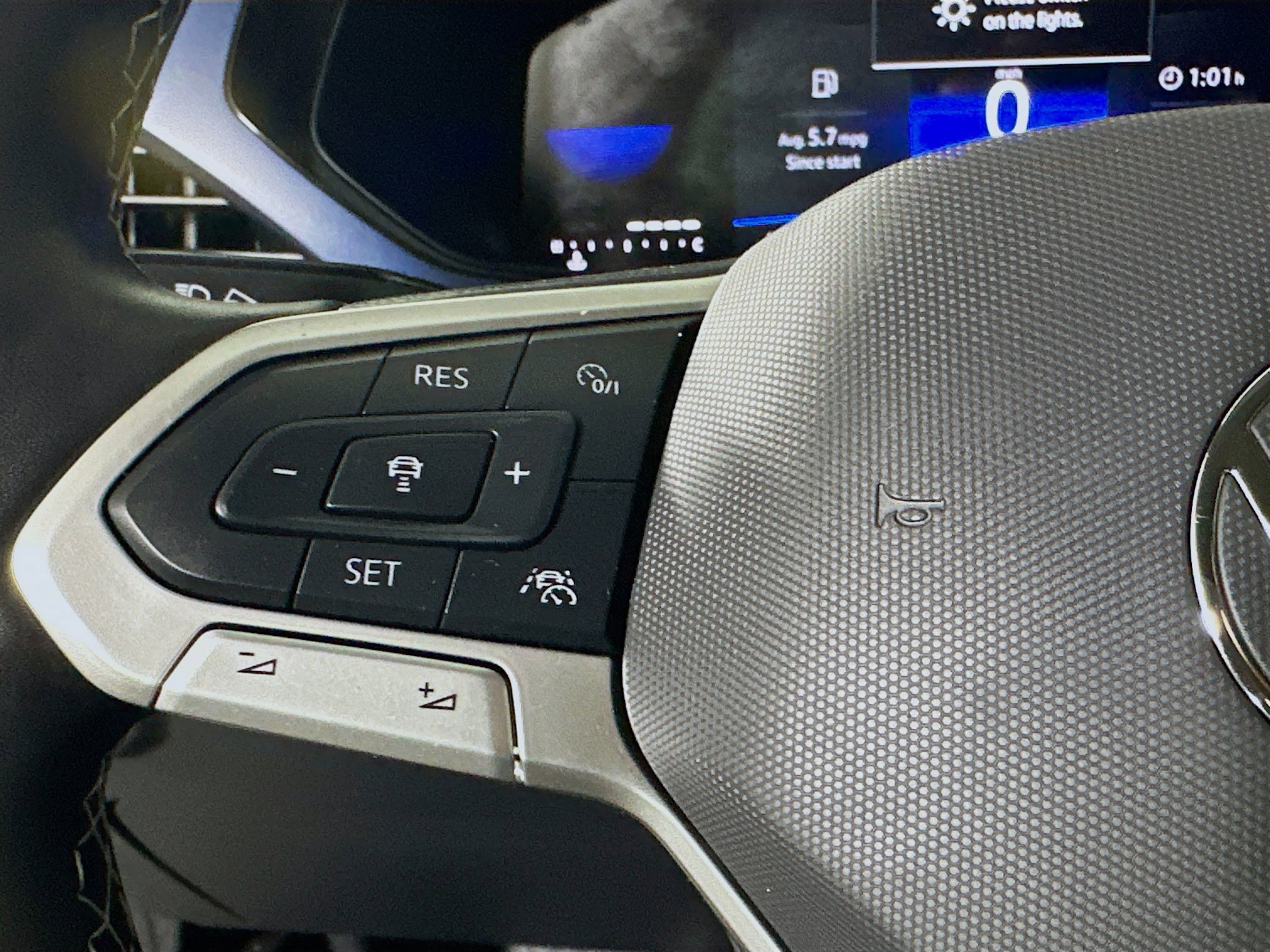 Used 2024 Volkswagen Taos SE image 16